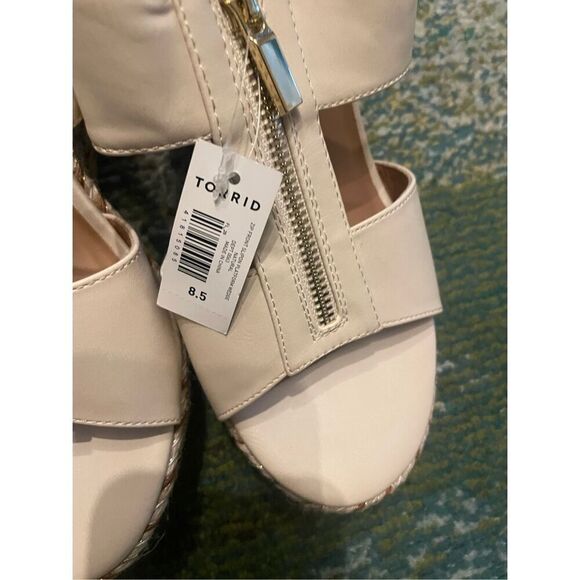 Torrid Zip Front Slip on platform Wedge Tan size 8.5 WW - Picture 9 of 11